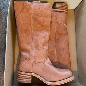 Frye campus boots 9.5 brand new